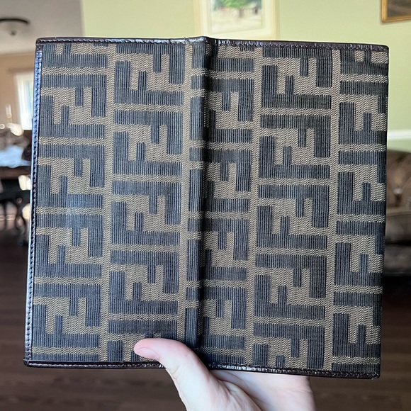 EUC AUTH Fendi Leather Wallet - Picture 16 of 17